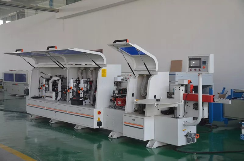 Linea di produzione di mobili a pannelli automatici in legno Cina